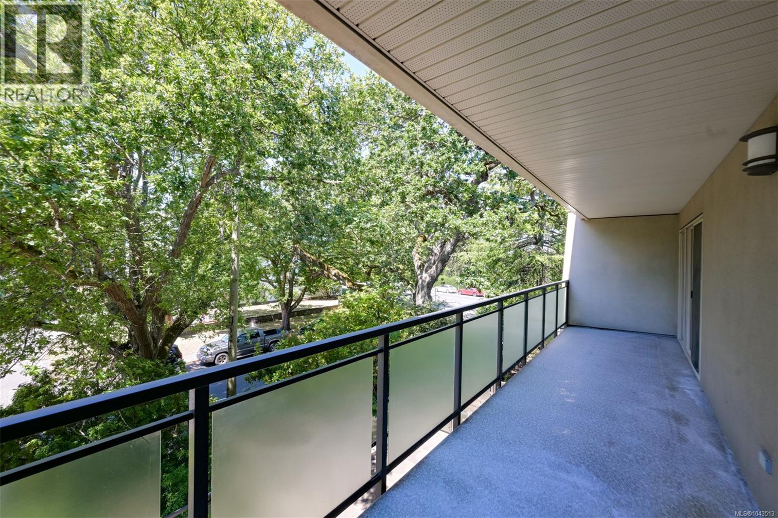 #202 1419 Stadacona Ave - 22