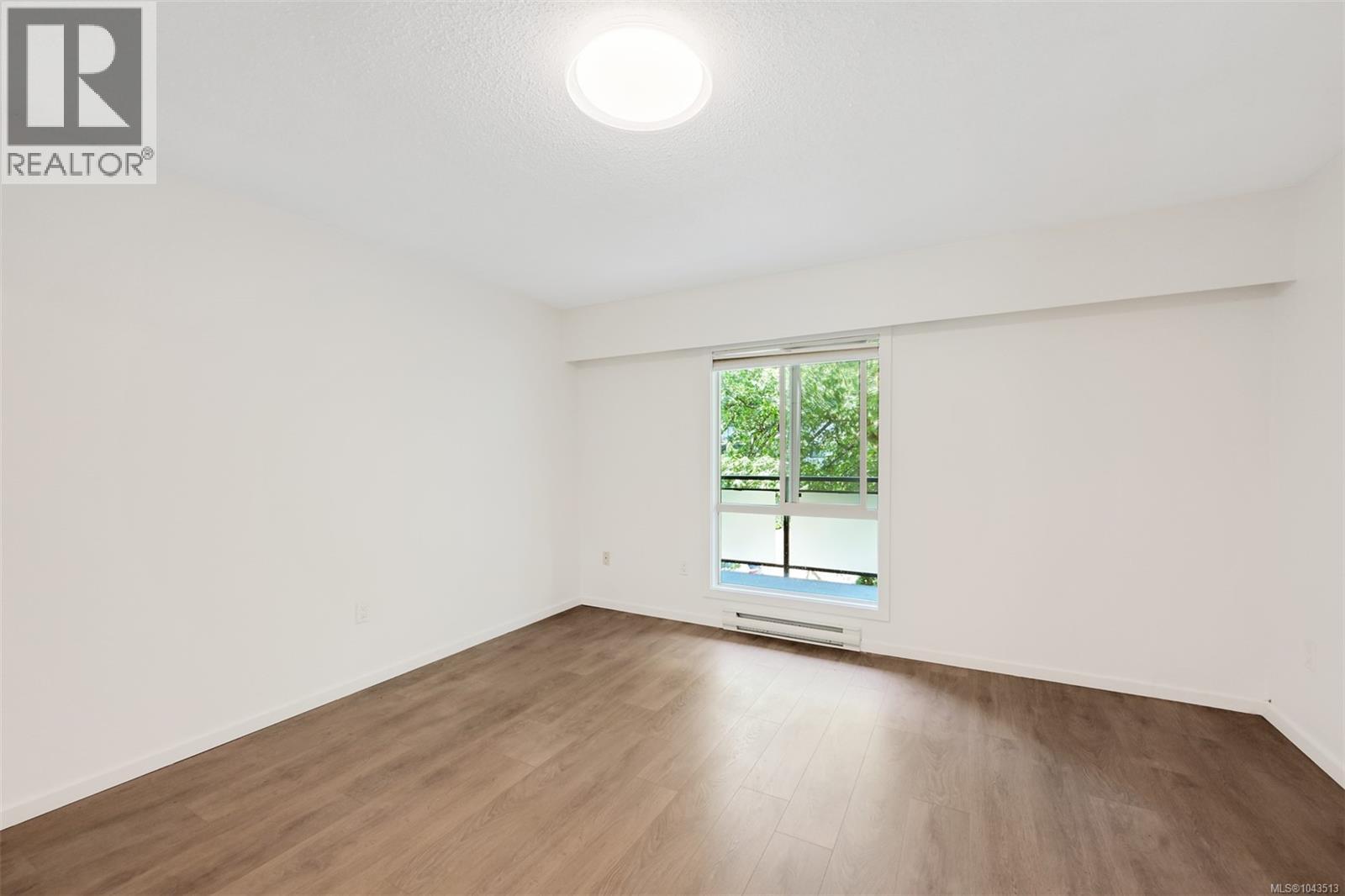 #202 1419 Stadacona Ave - 23