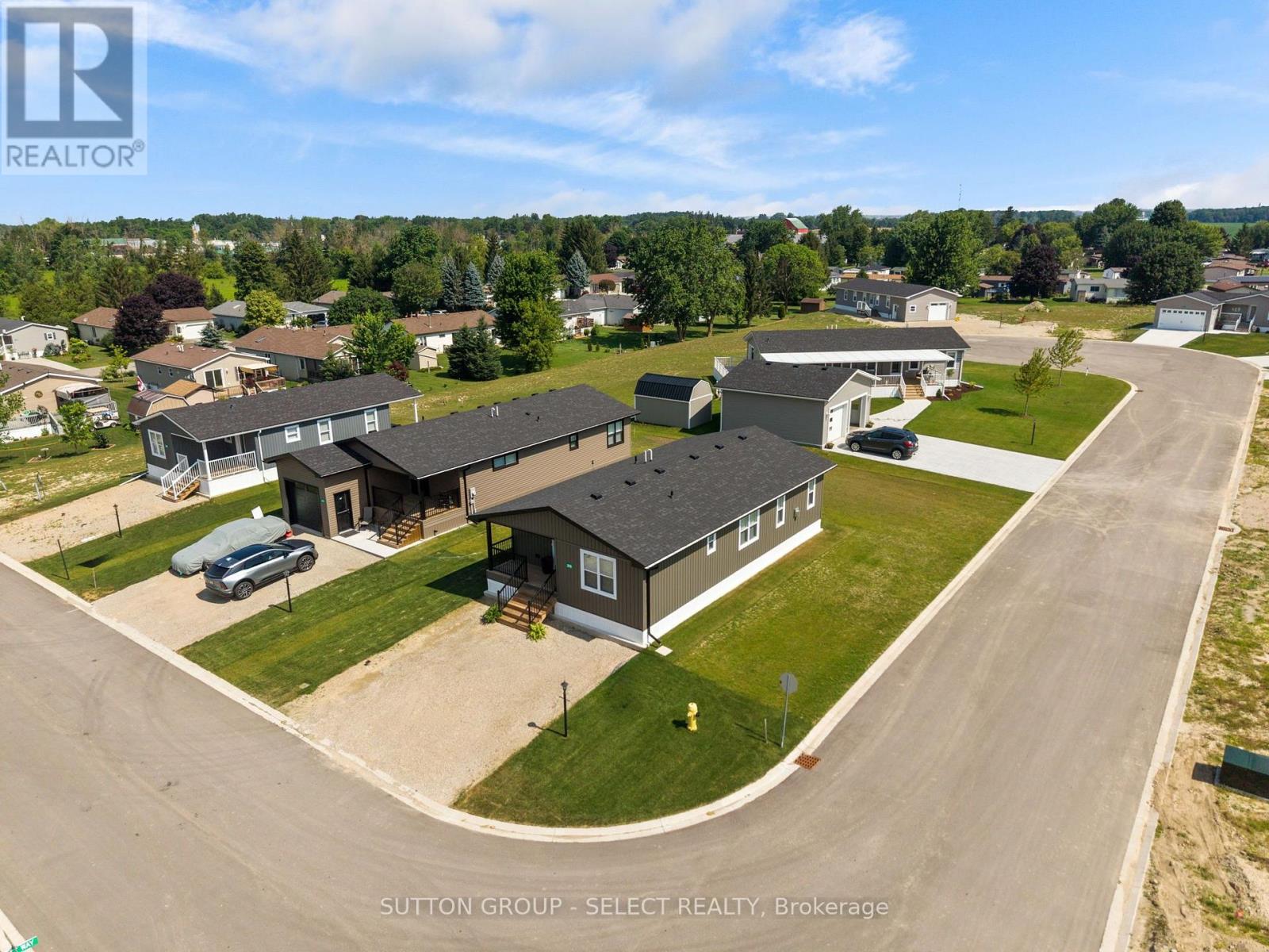 #LOT 8 215 CAROLYNN WAY - 33