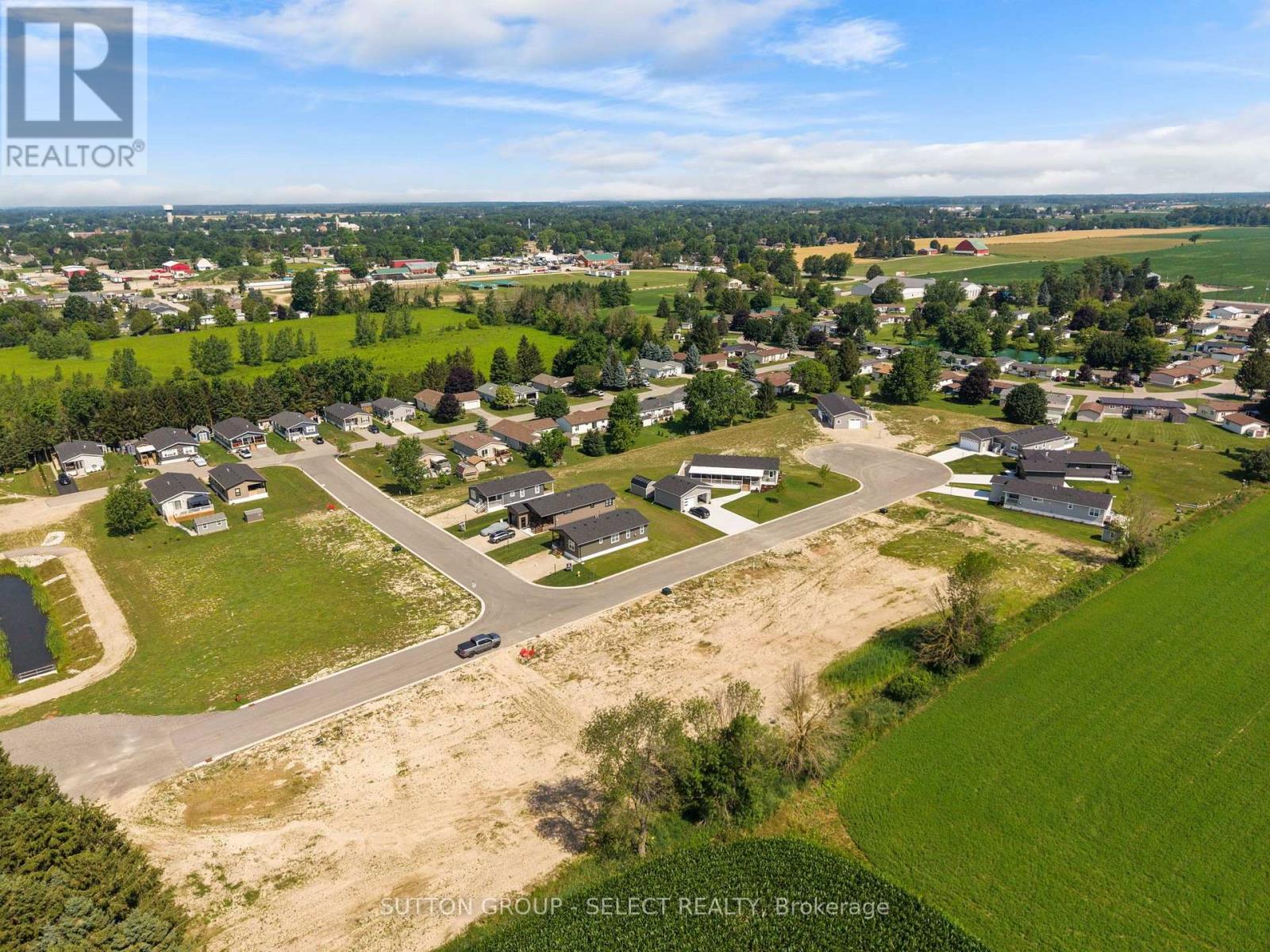 #LOT 8 215 CAROLYNN WAY - 36