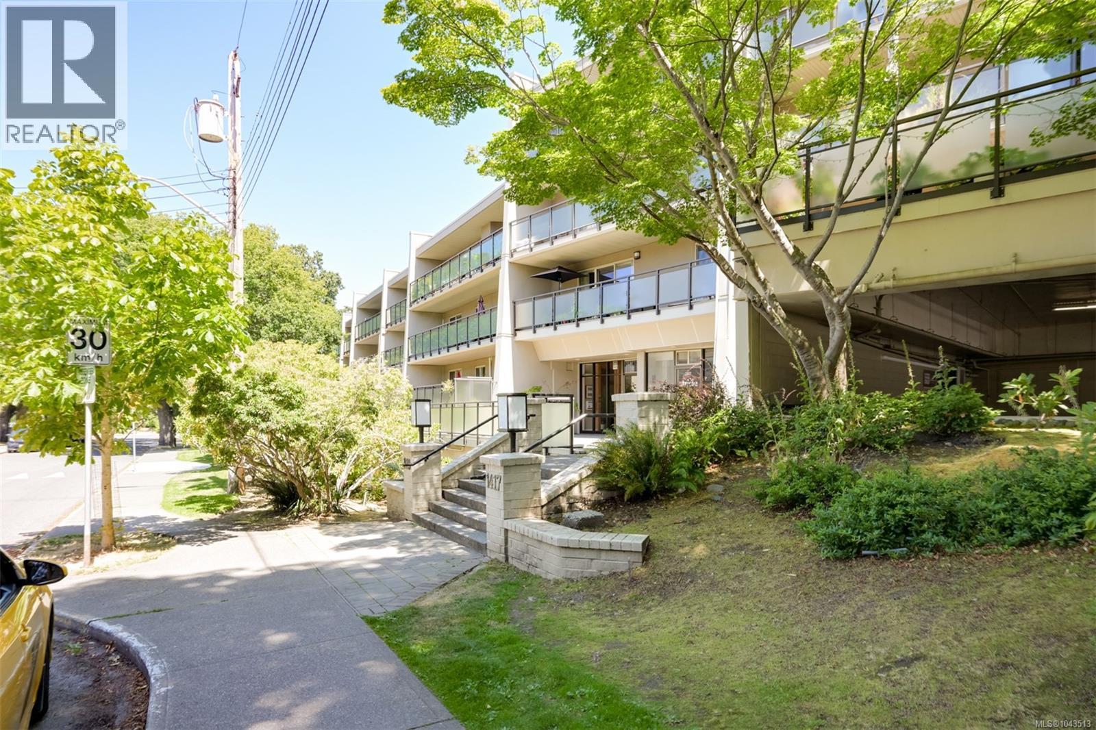 #202 1419 Stadacona Ave - 37