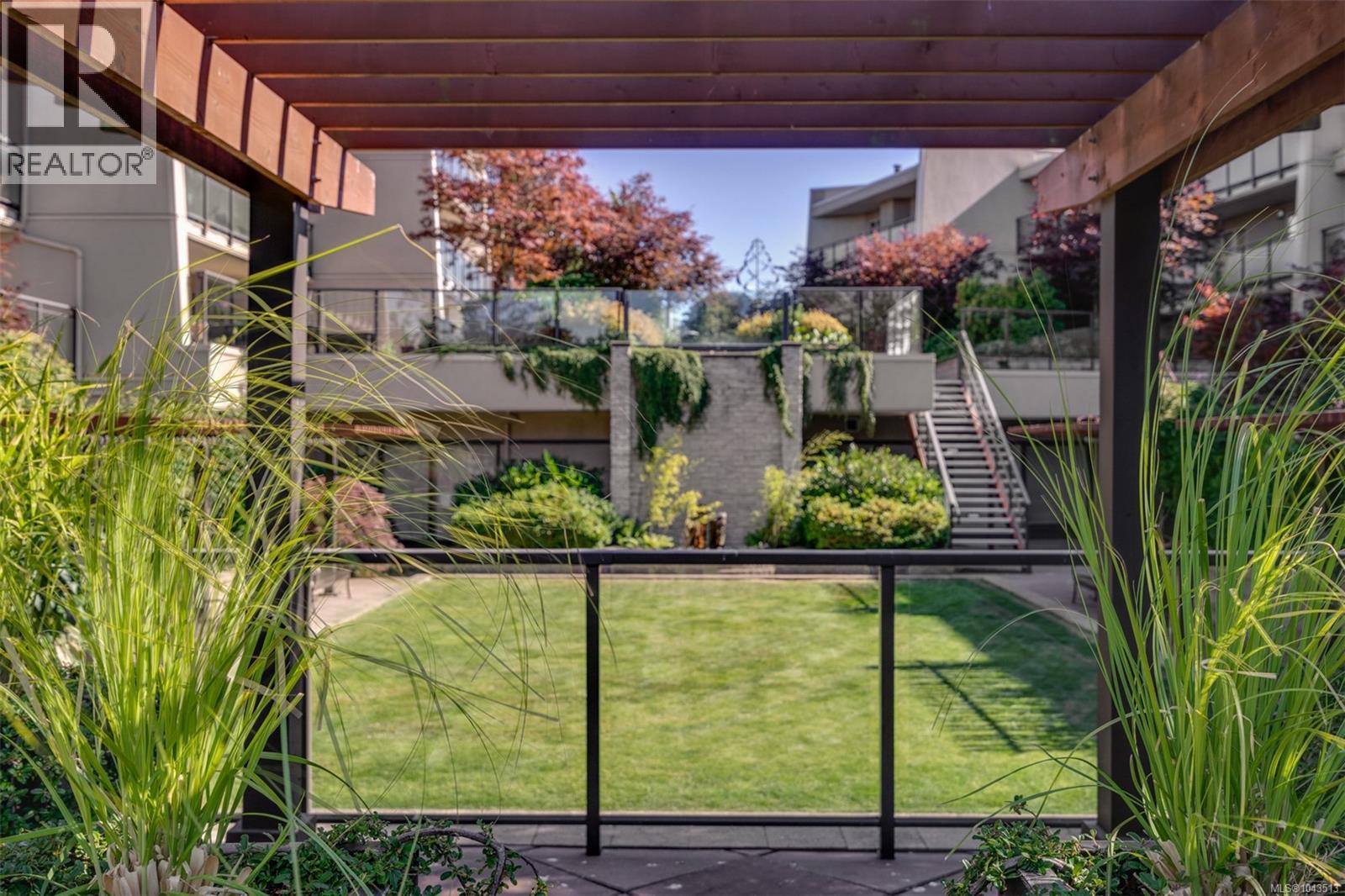 #202 1419 Stadacona Ave - 33