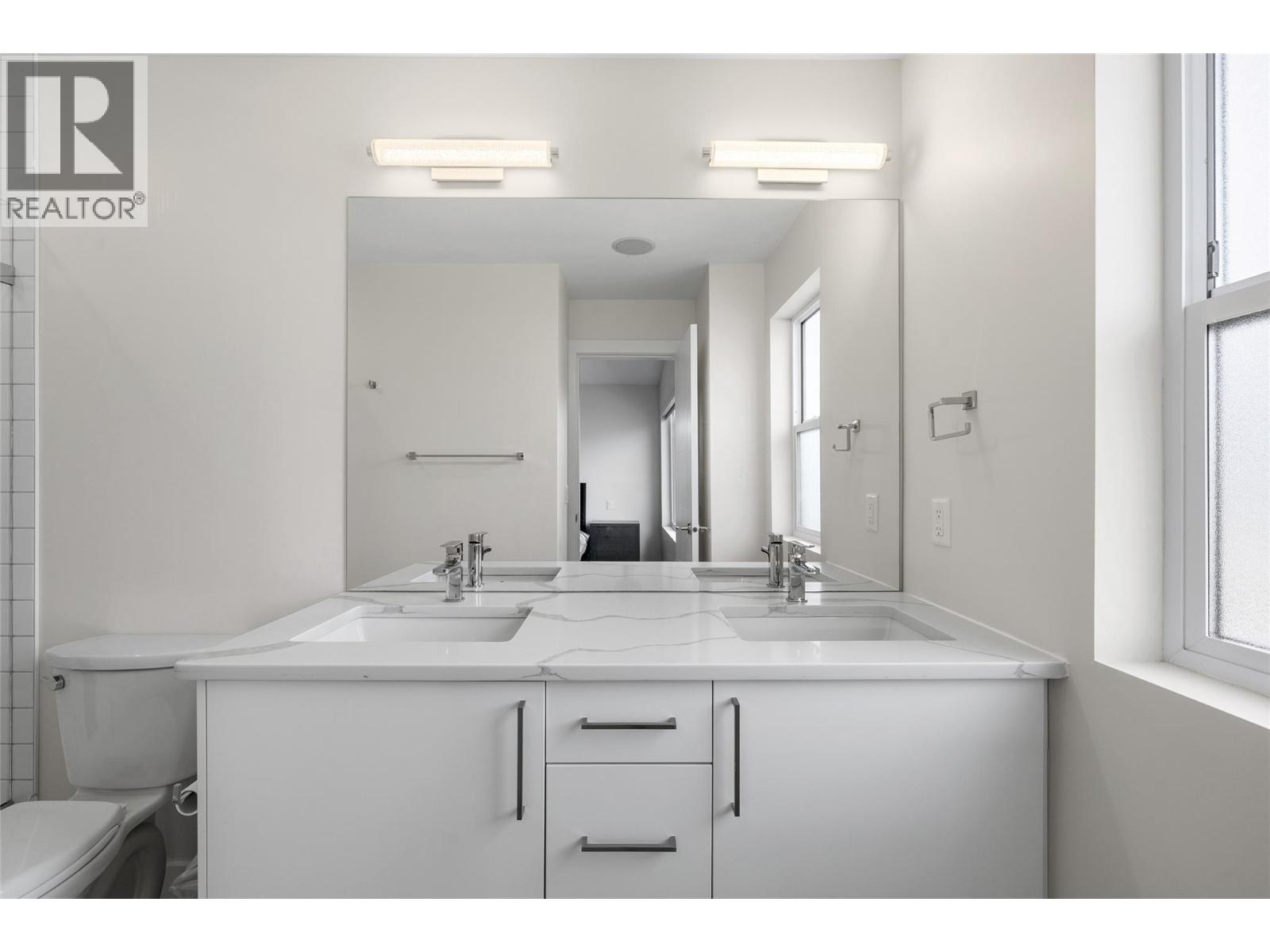 815 Rose Avenue - 25