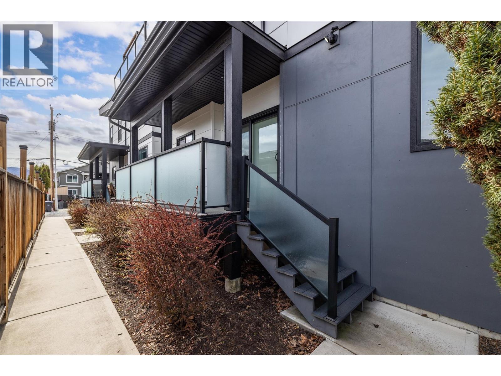 815 Rose Avenue - 19
