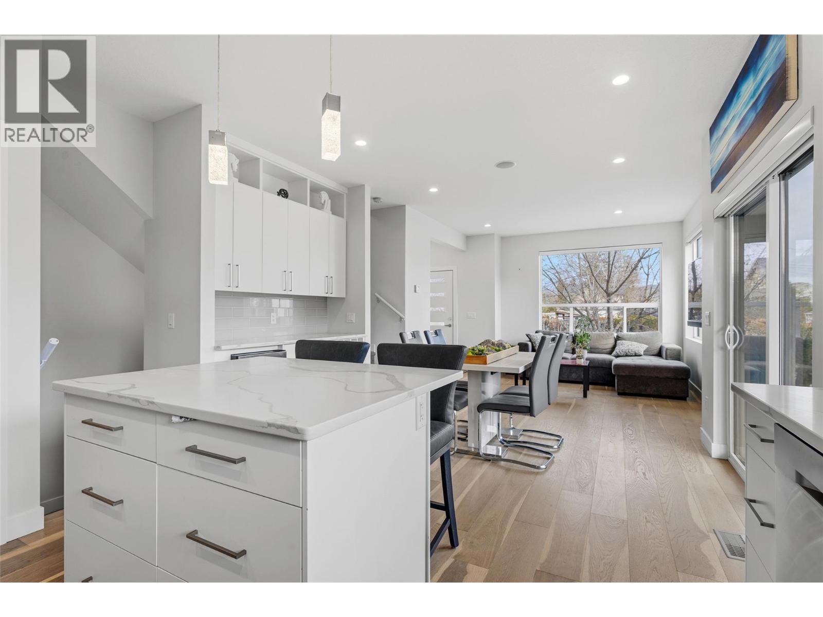 815 Rose Avenue - 13