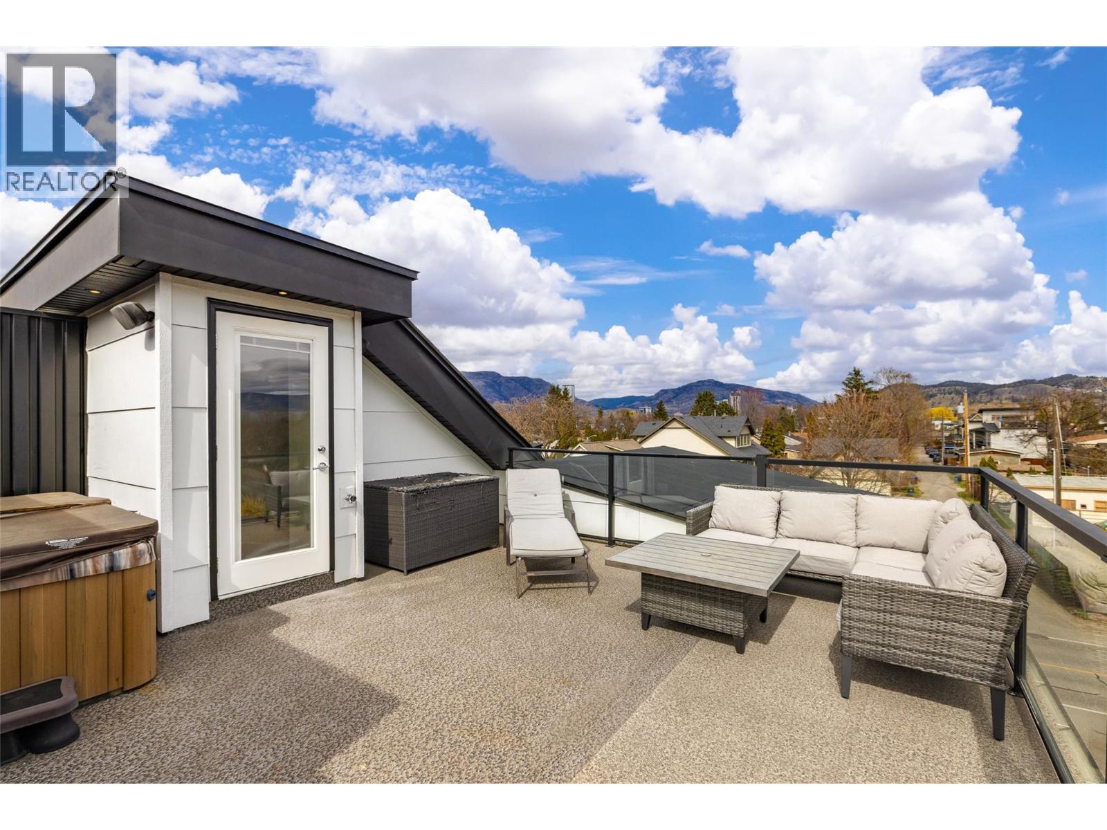 815 Rose Avenue - 33