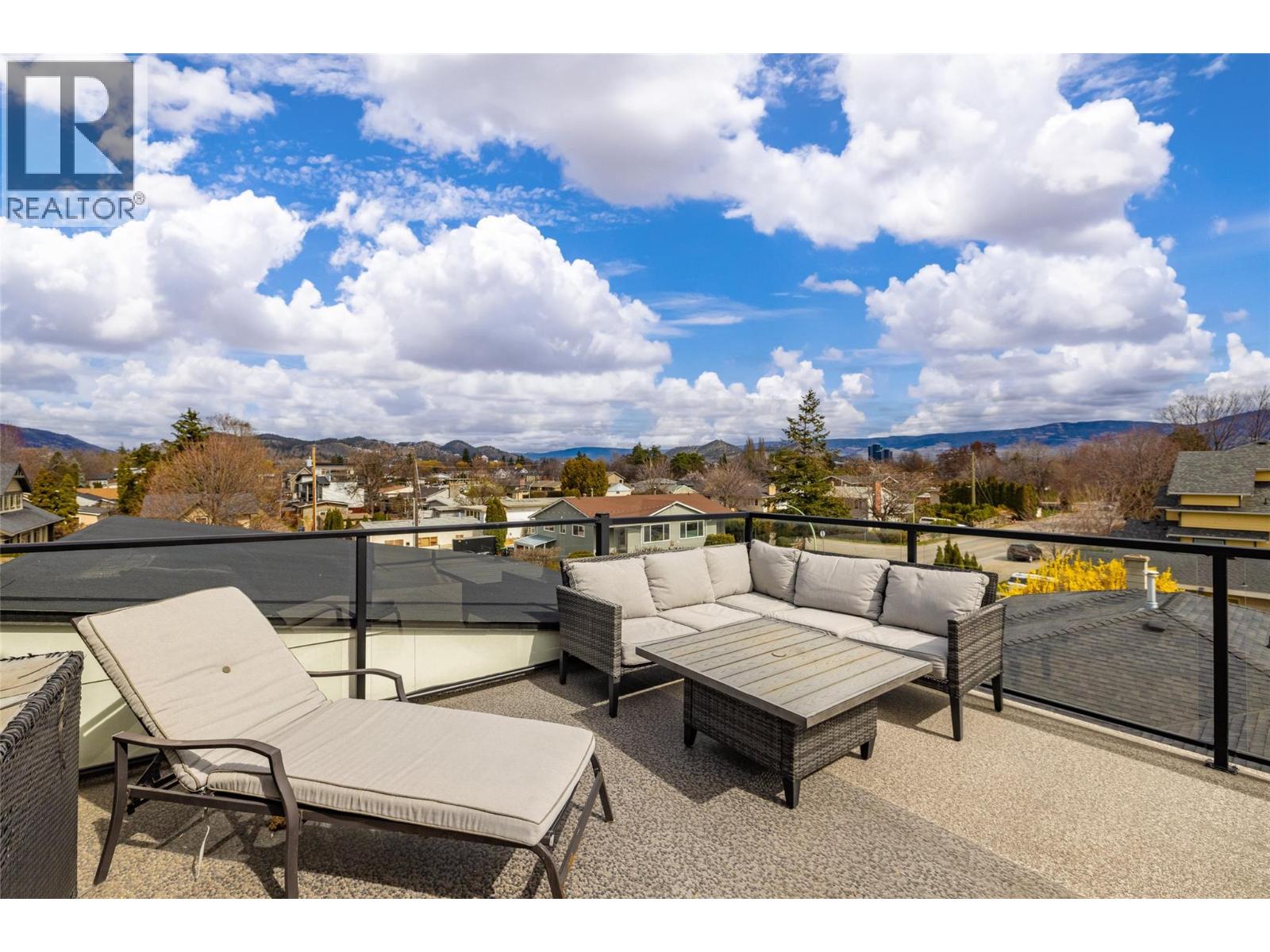 815 Rose Avenue - 32