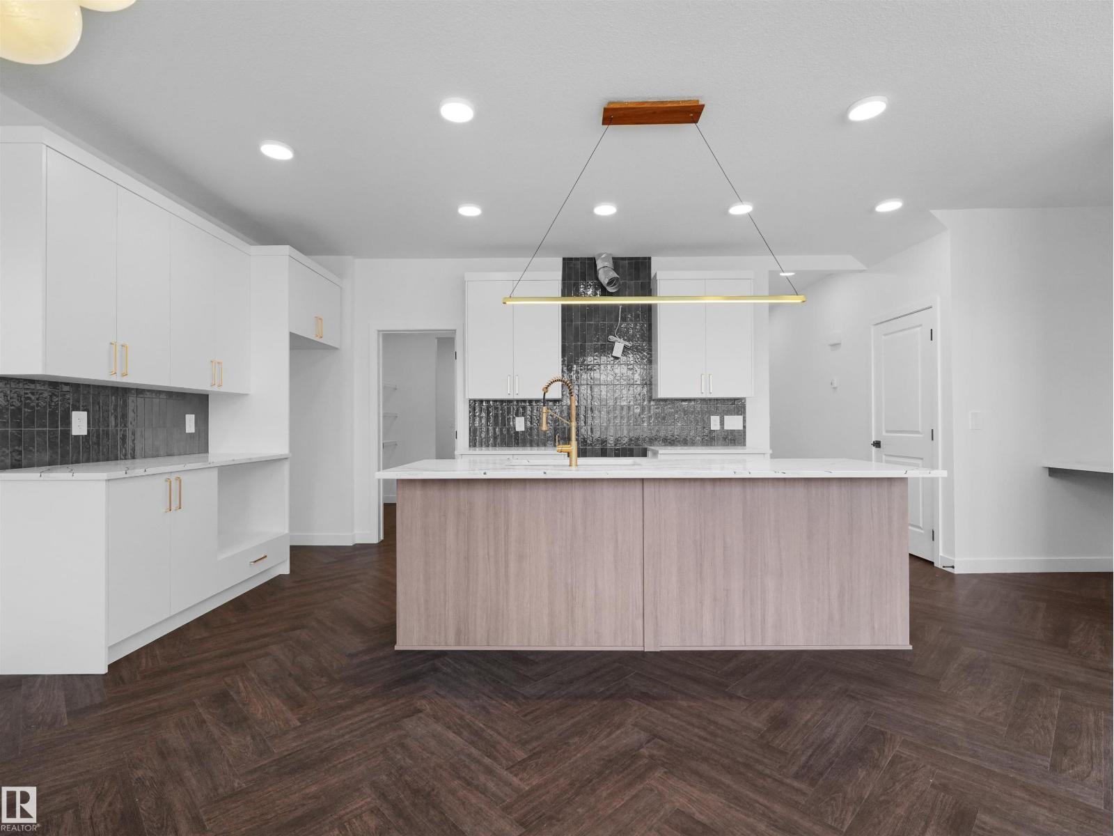 20624 43 AV NW - 11