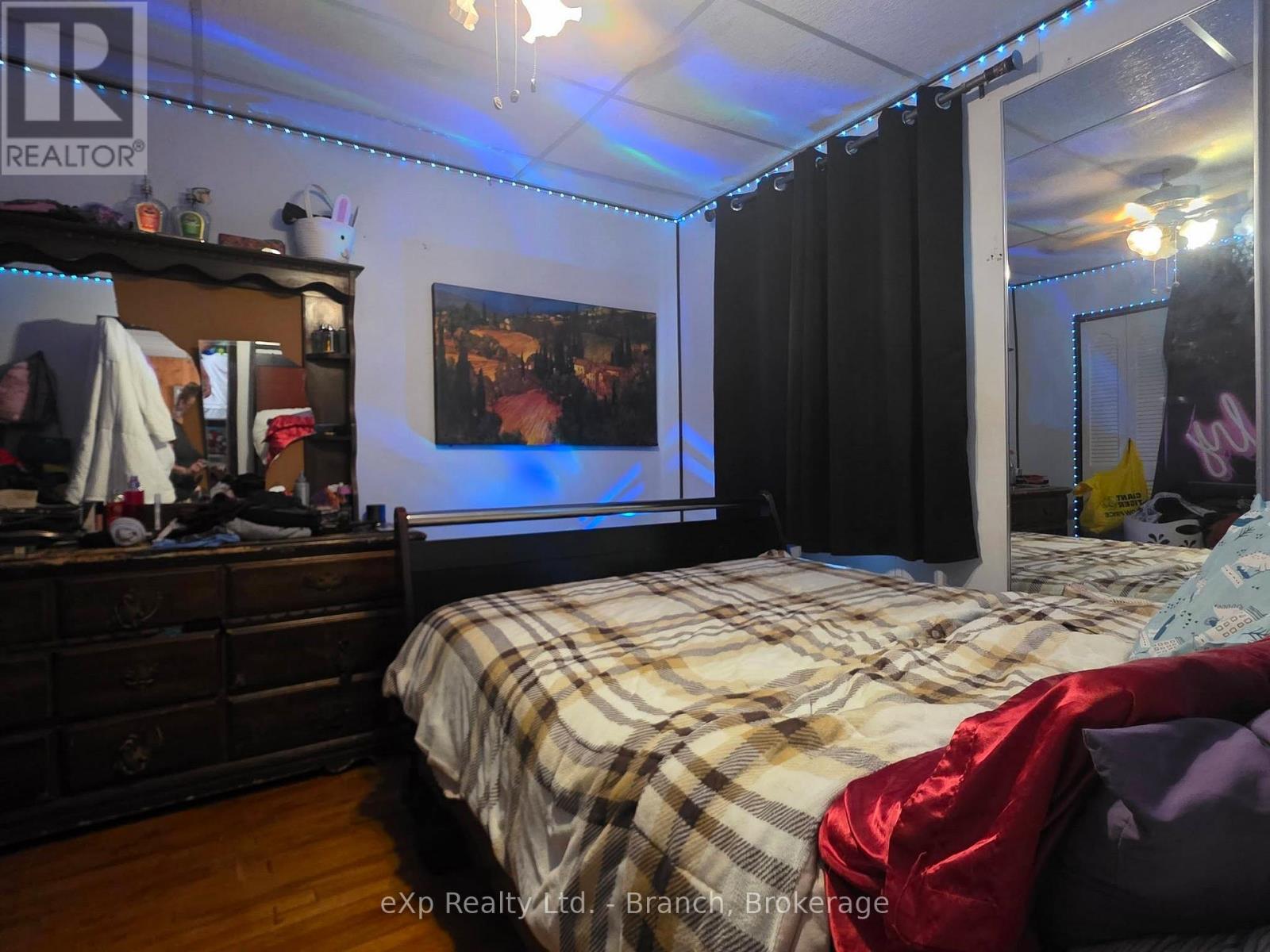 30 ROWAN AVENUE - 16