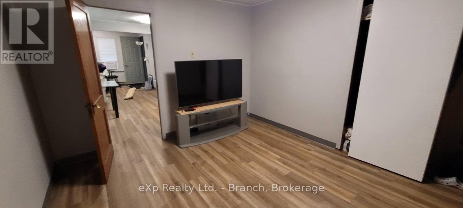 30 ROWAN AVENUE - 6