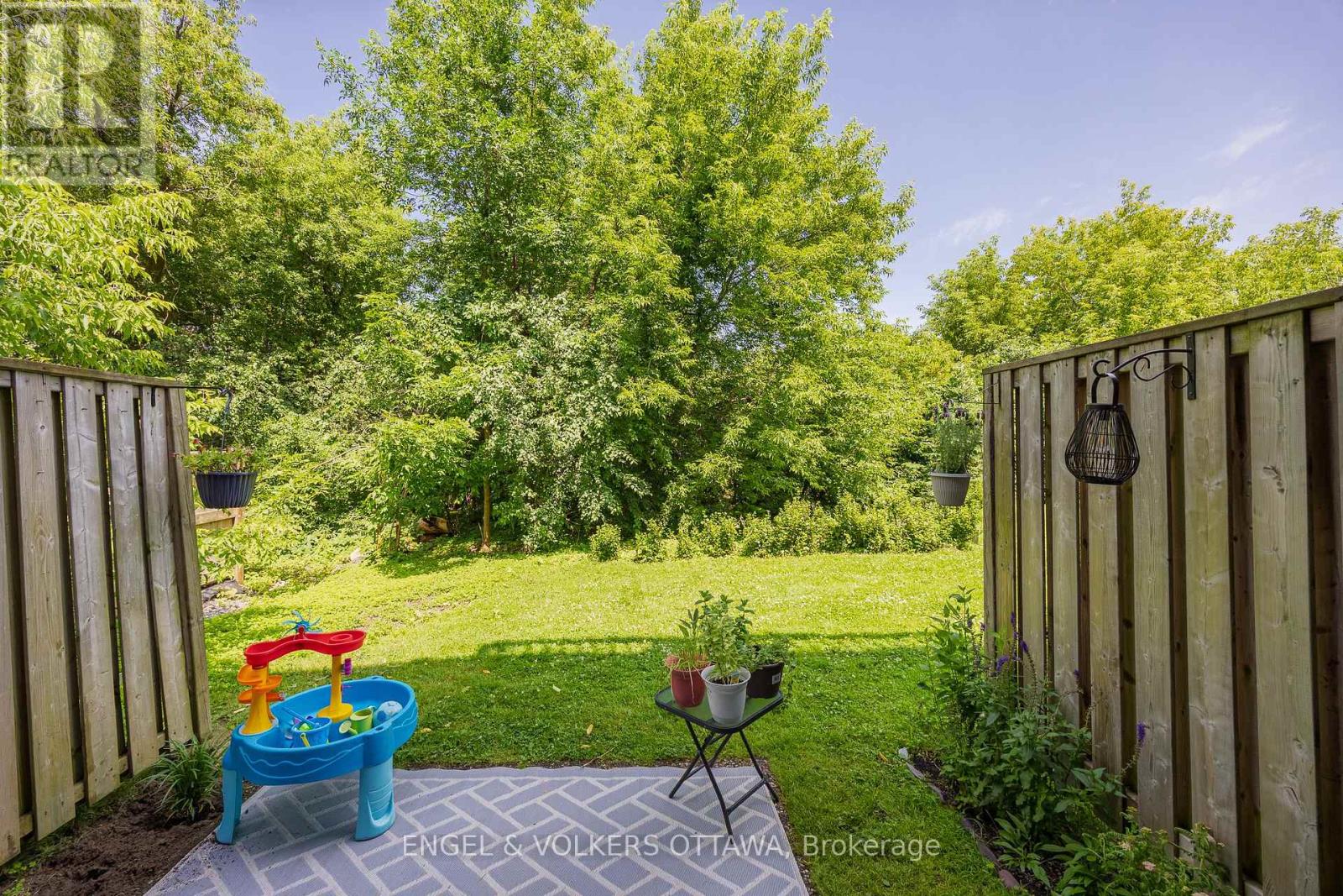 #B 35 ROBINSON AVENUE - 17