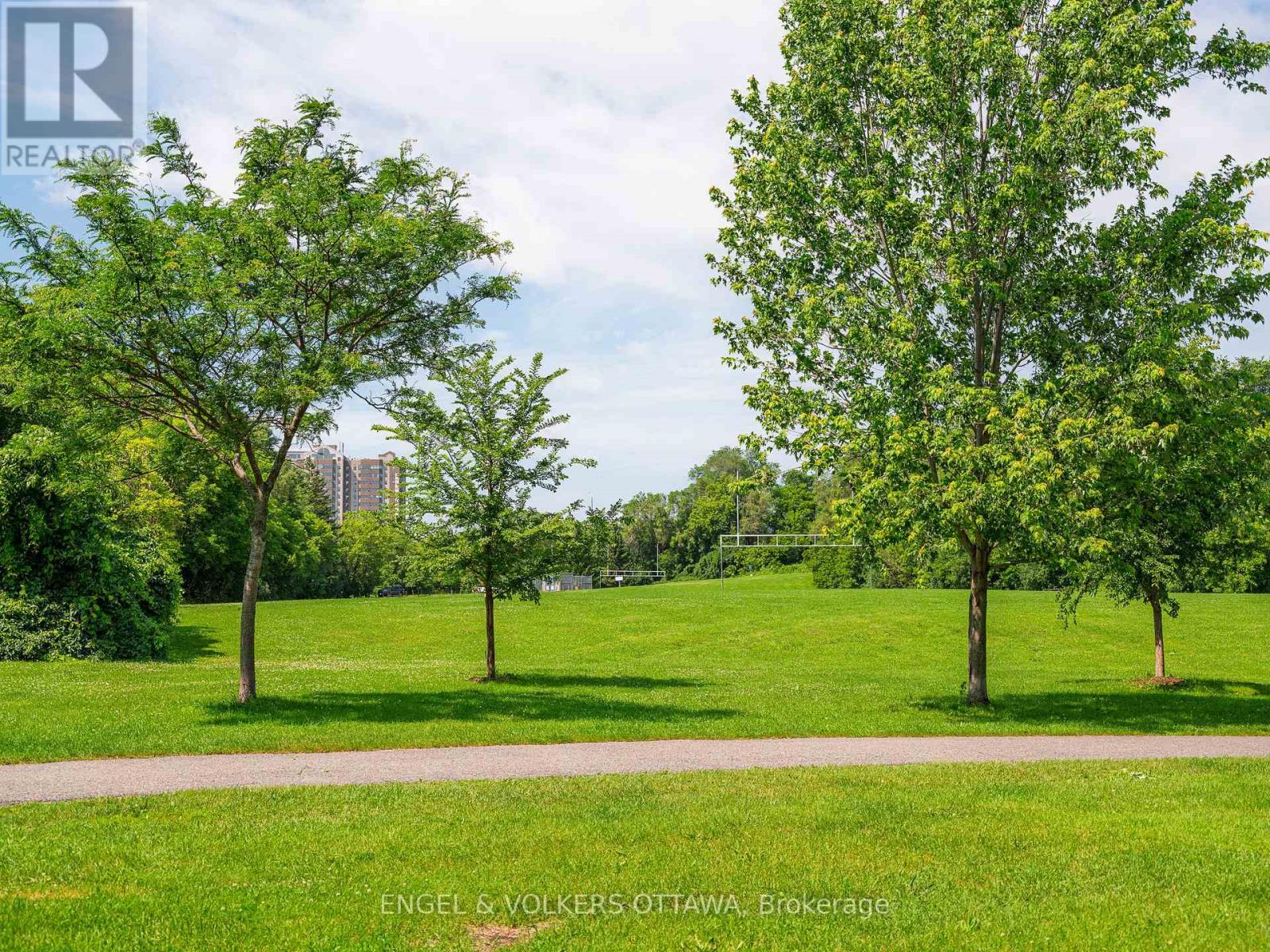 #B 35 ROBINSON AVENUE - 24