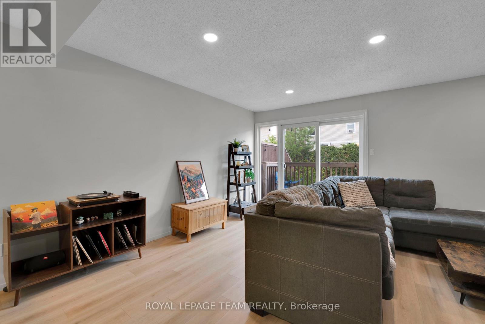 282 DALEHURST DRIVE - 11