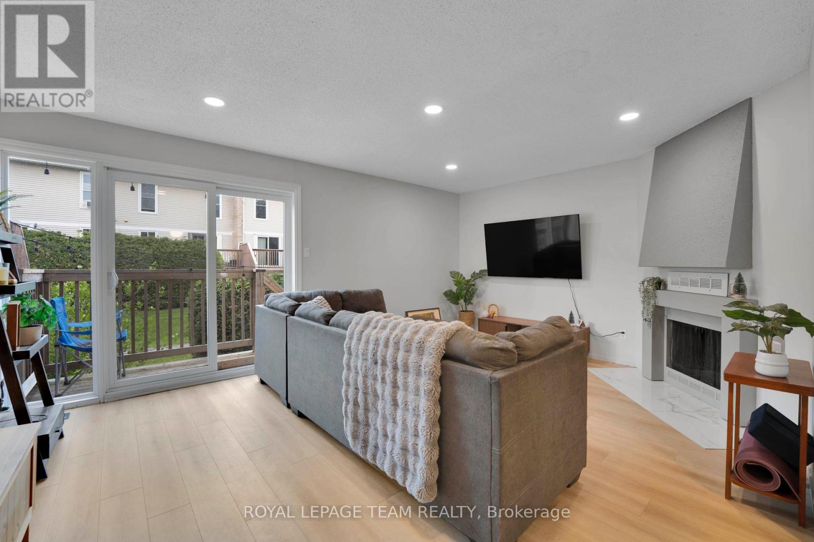 282 DALEHURST DRIVE - 12