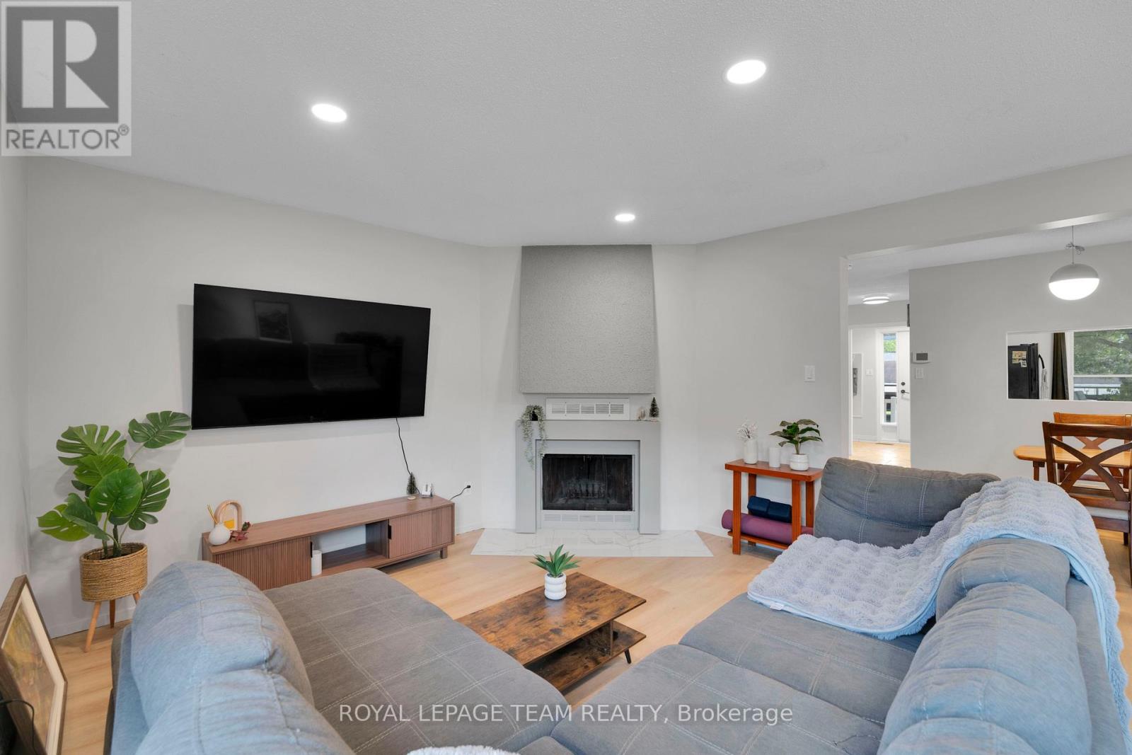 282 DALEHURST DRIVE - 14