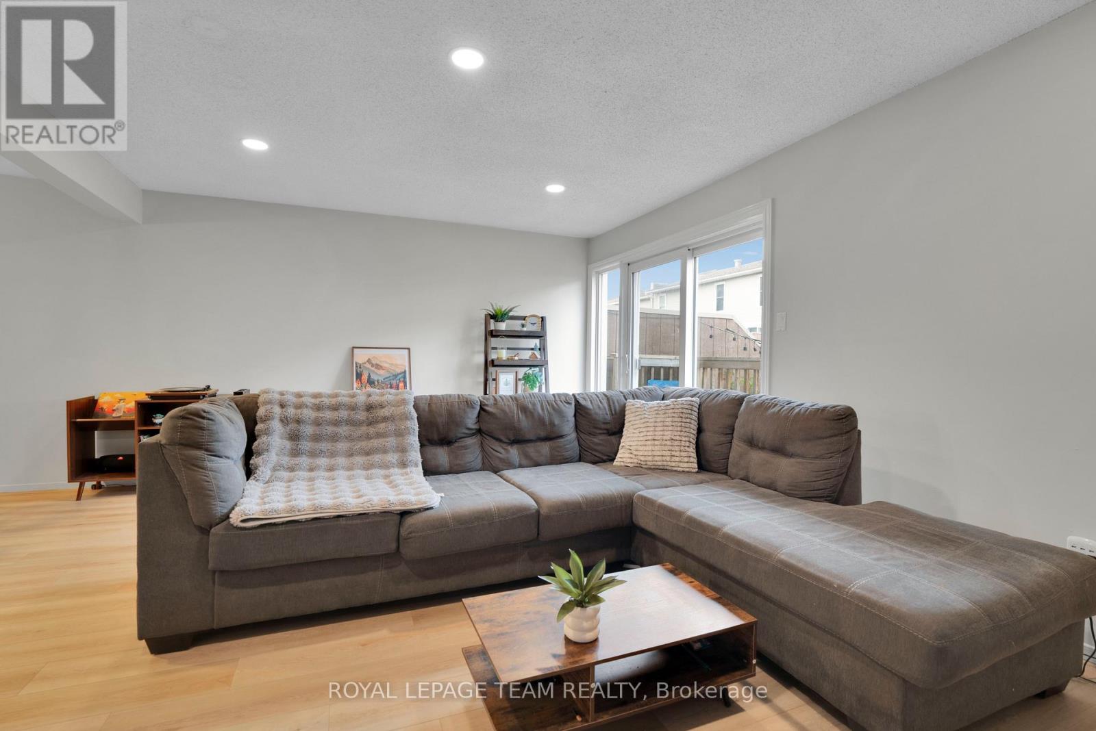 282 DALEHURST DRIVE - 15
