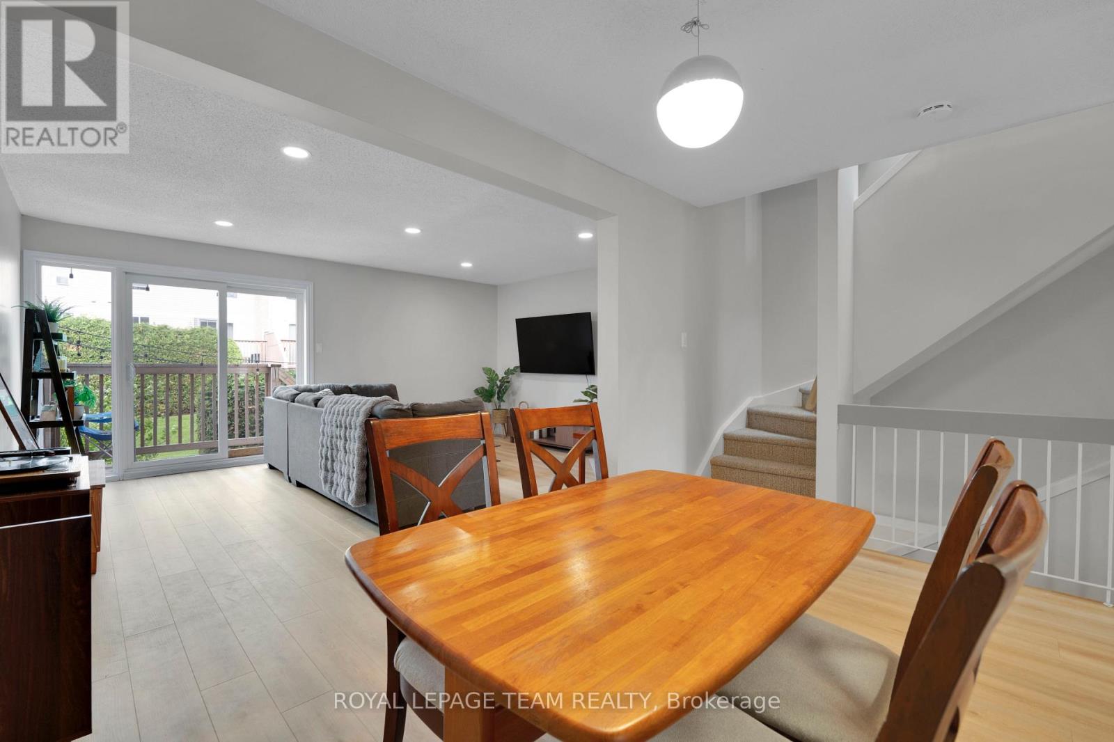 282 DALEHURST DRIVE - 17