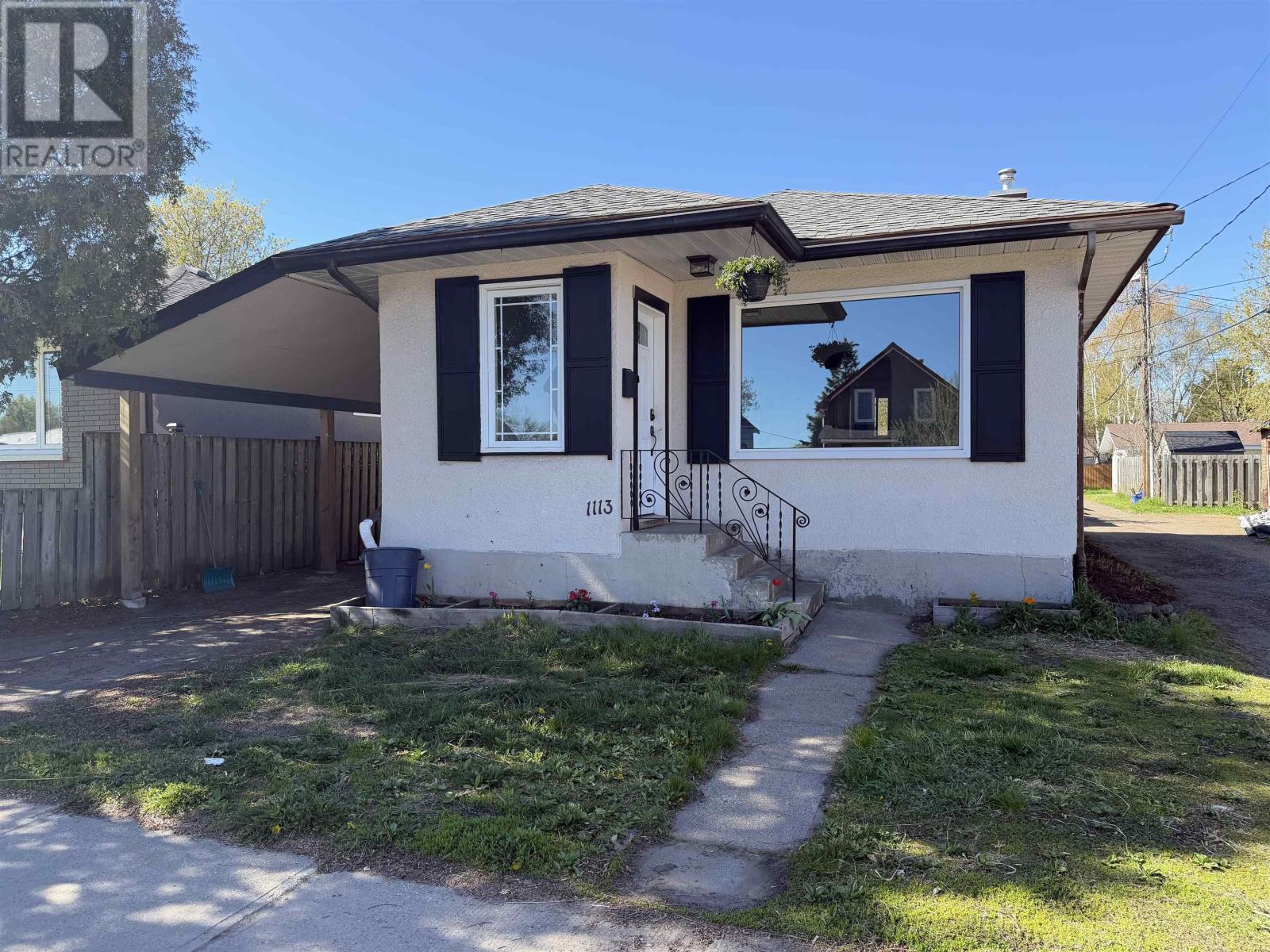1113 Walsh ST - 1