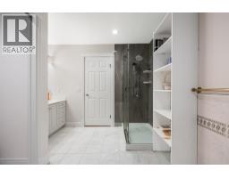 2768 Southcrest Drive, Burnaby, BC V5A4V4 Photo 12