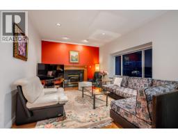 2768 Southcrest Drive, Burnaby, BC V5A4V4 Photo 9