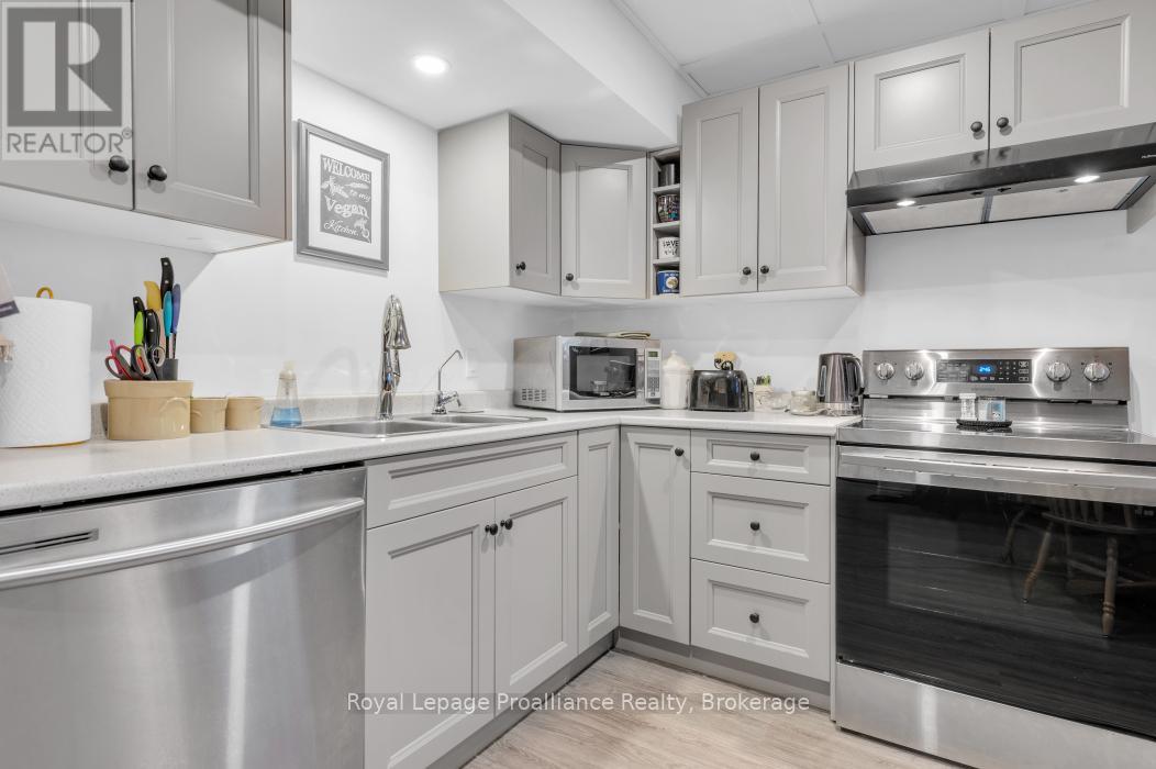 49 REDWOOD DRIVE - 28