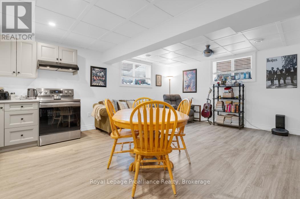 49 REDWOOD DRIVE - 30