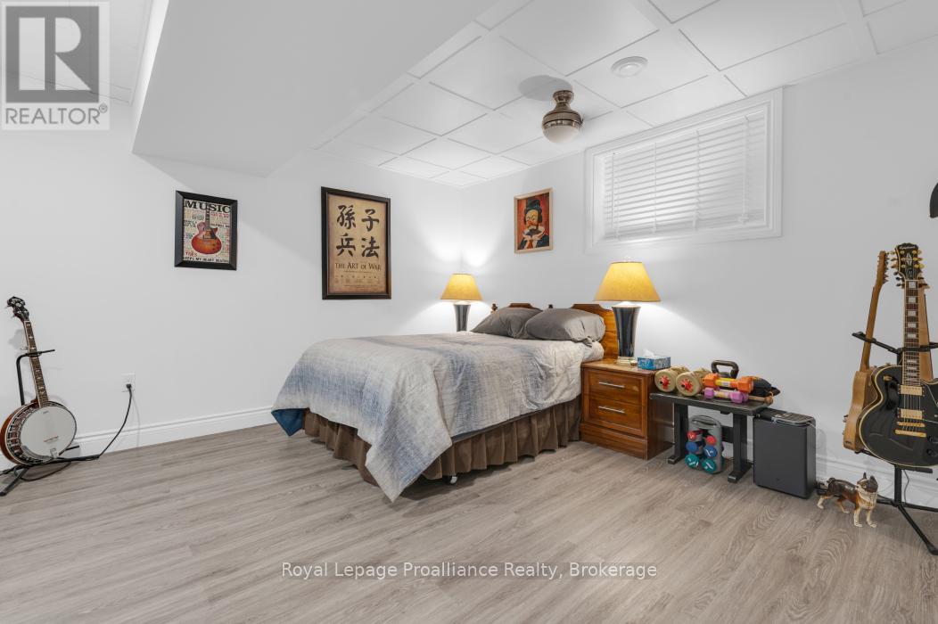 49 REDWOOD DRIVE - 33