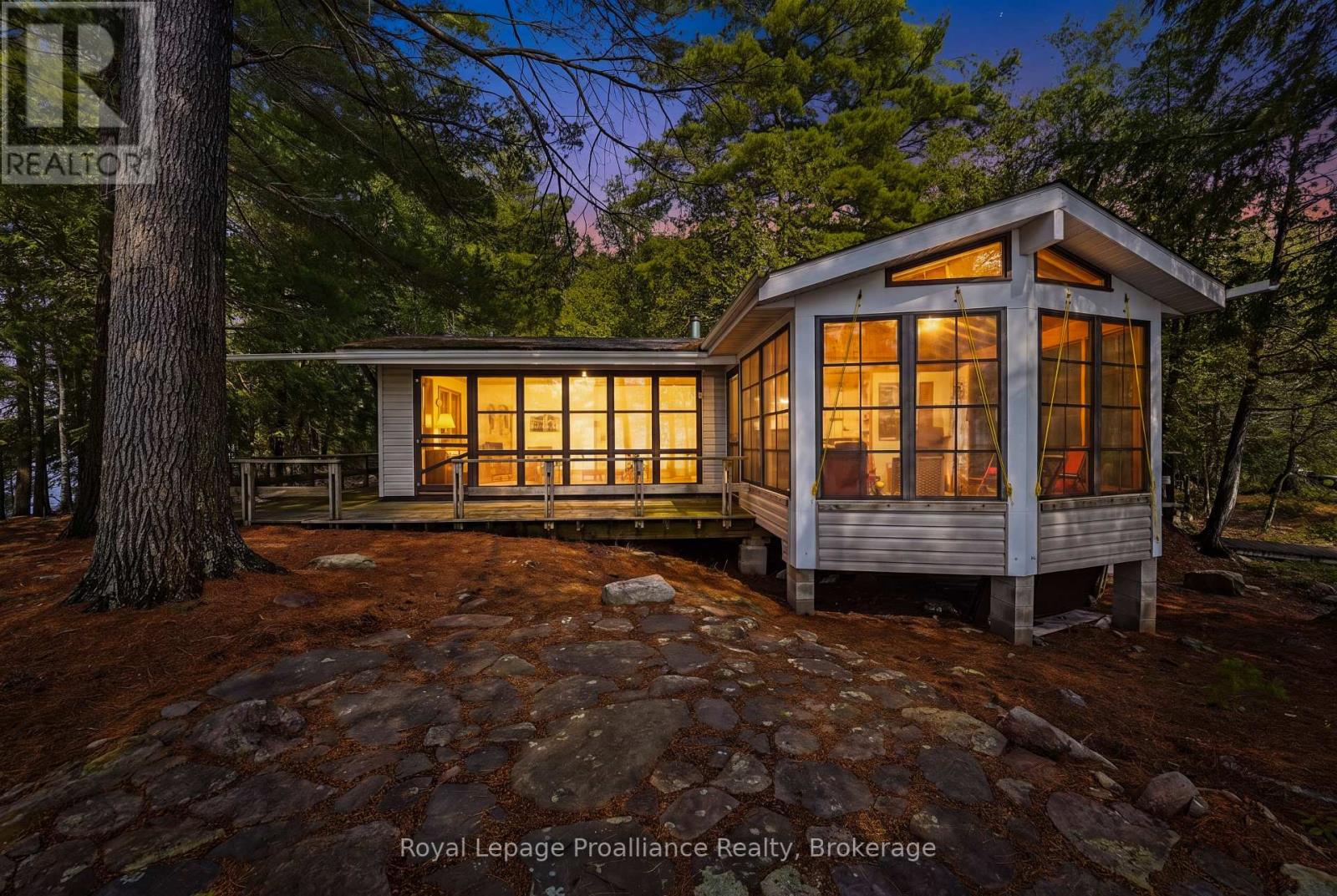 786 MAZINAW LAKE - 1