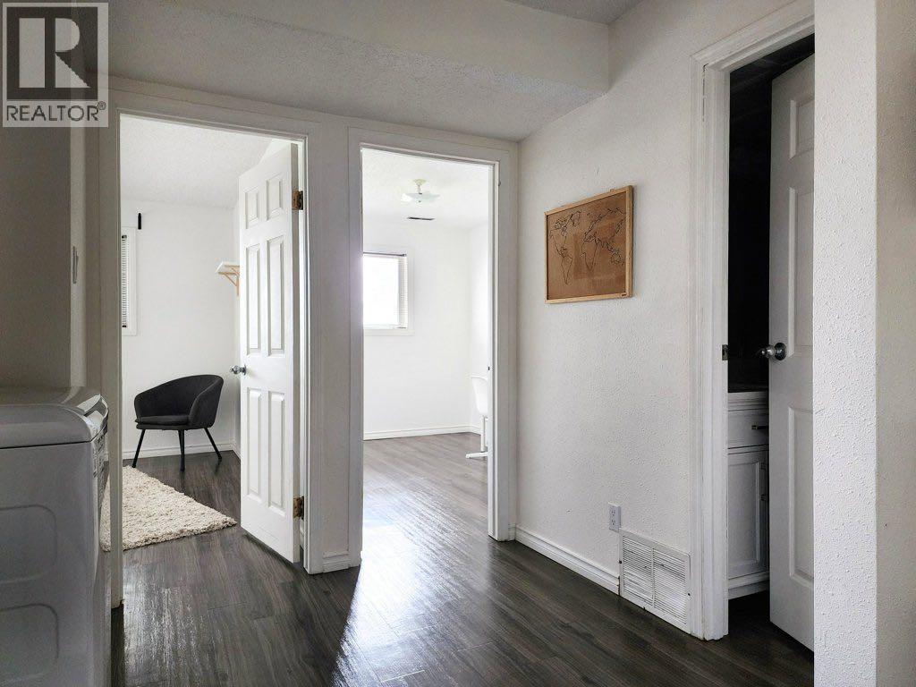 #22 5 Acadia Road W - 13
