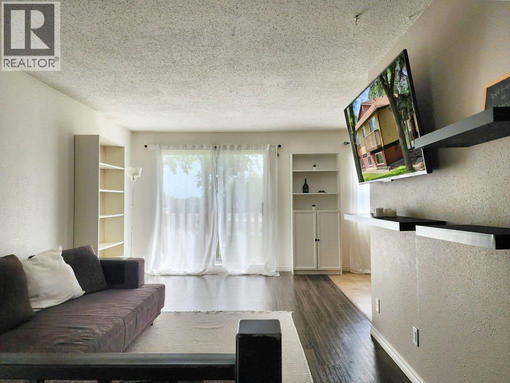 #22 5 Acadia Road W - 4