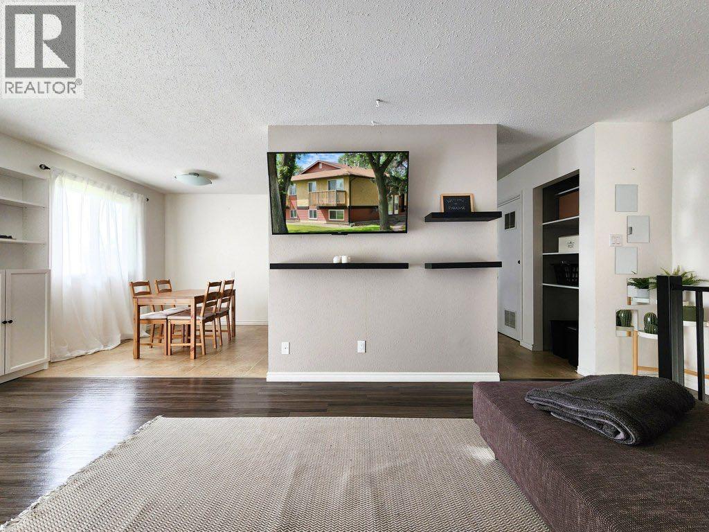#22 5 Acadia Road W - 5