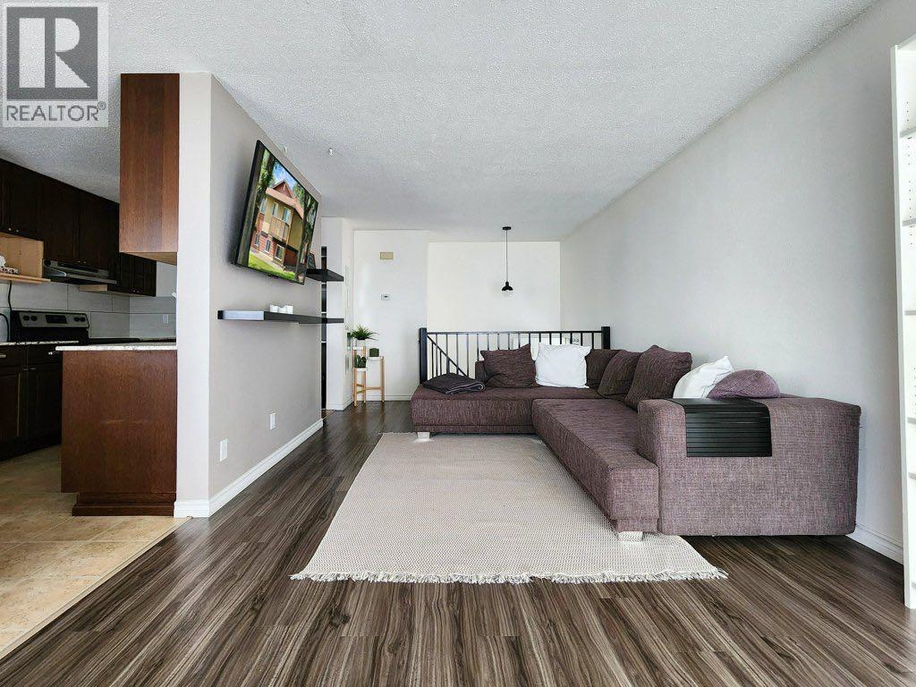 #22 5 Acadia Road W - 6