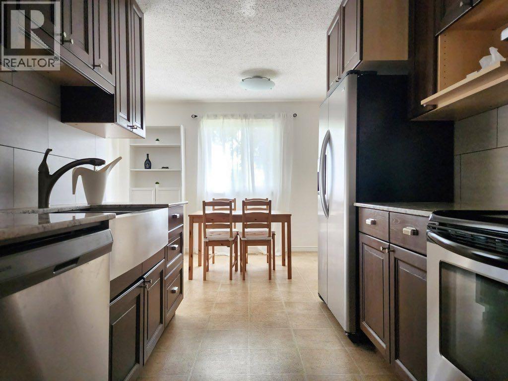 #22 5 Acadia Road W - 9