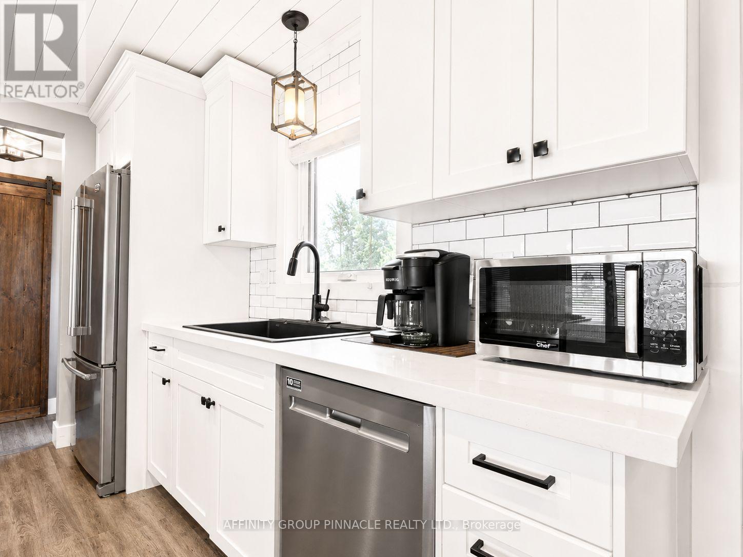 367 ANGELINE STREET S - 12