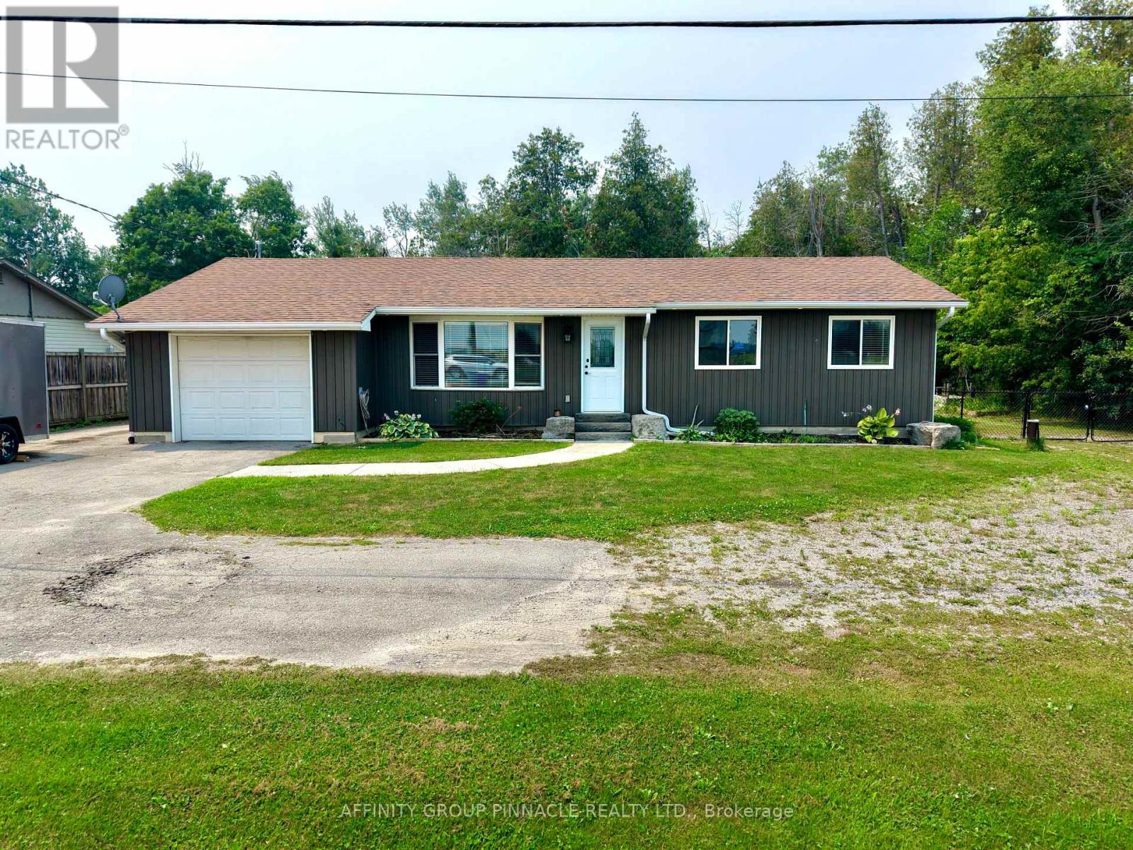 367 ANGELINE STREET S - 2
