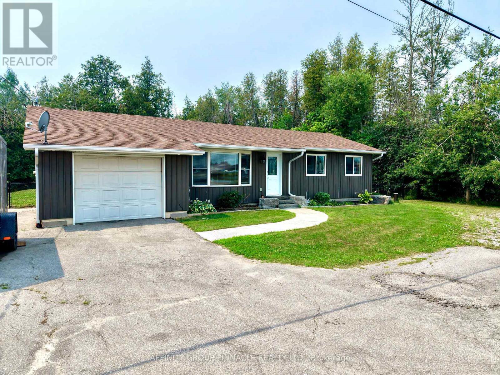 367 ANGELINE STREET S - 4