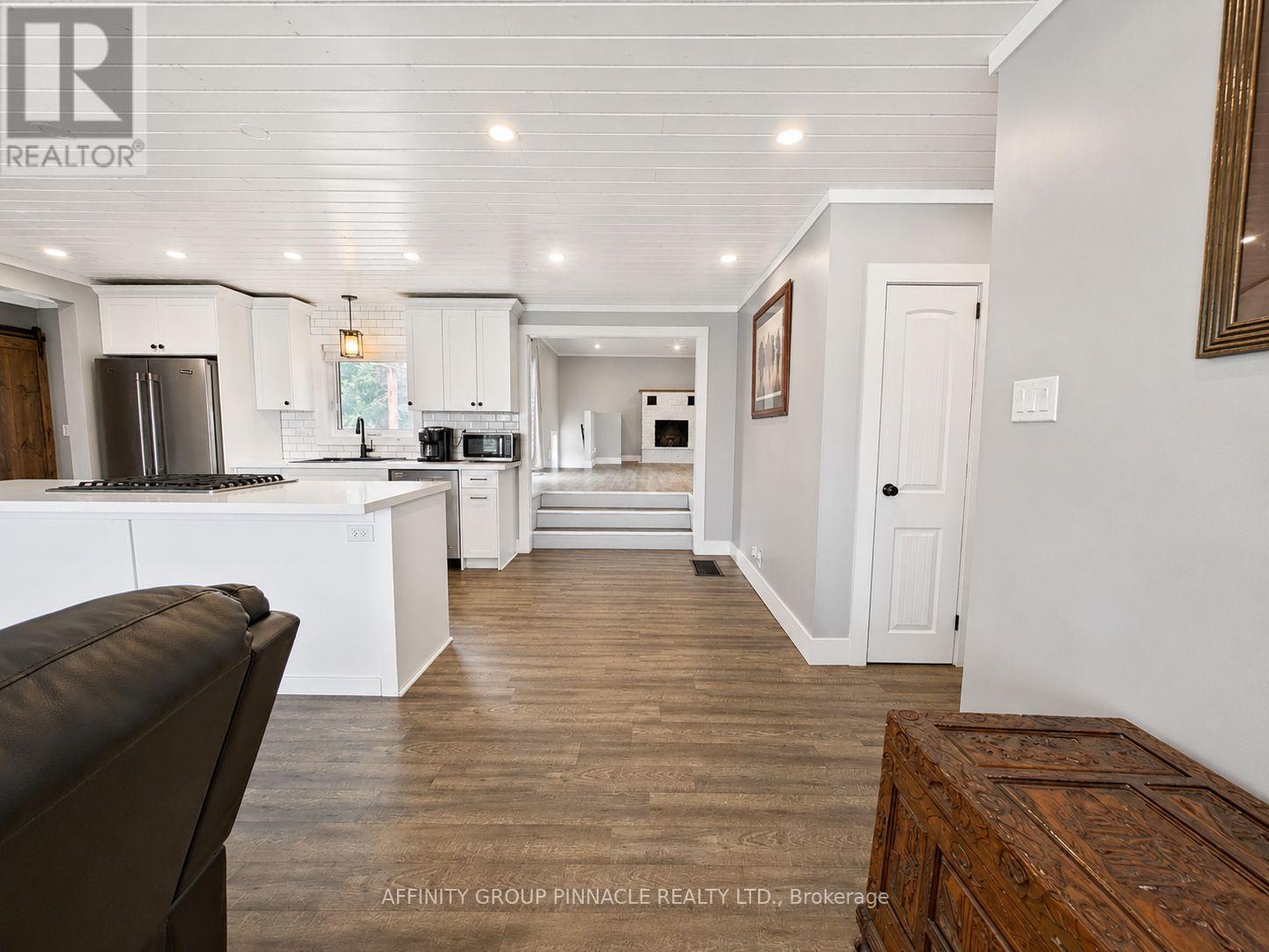 367 ANGELINE STREET S - 7