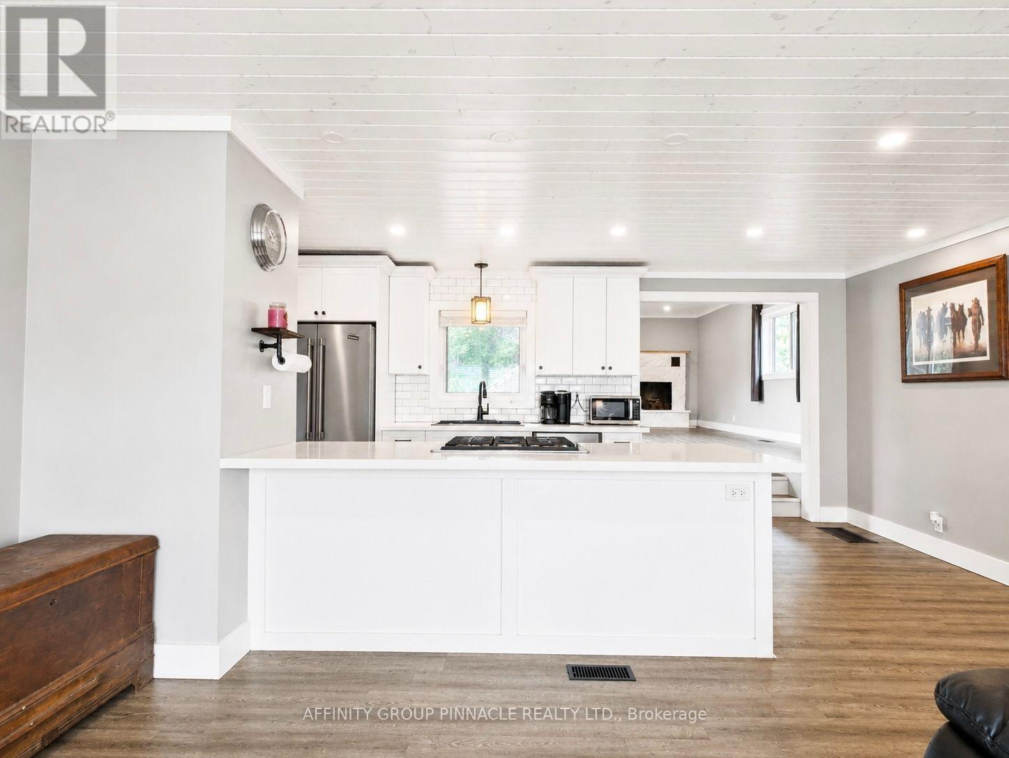 367 ANGELINE STREET S - 9