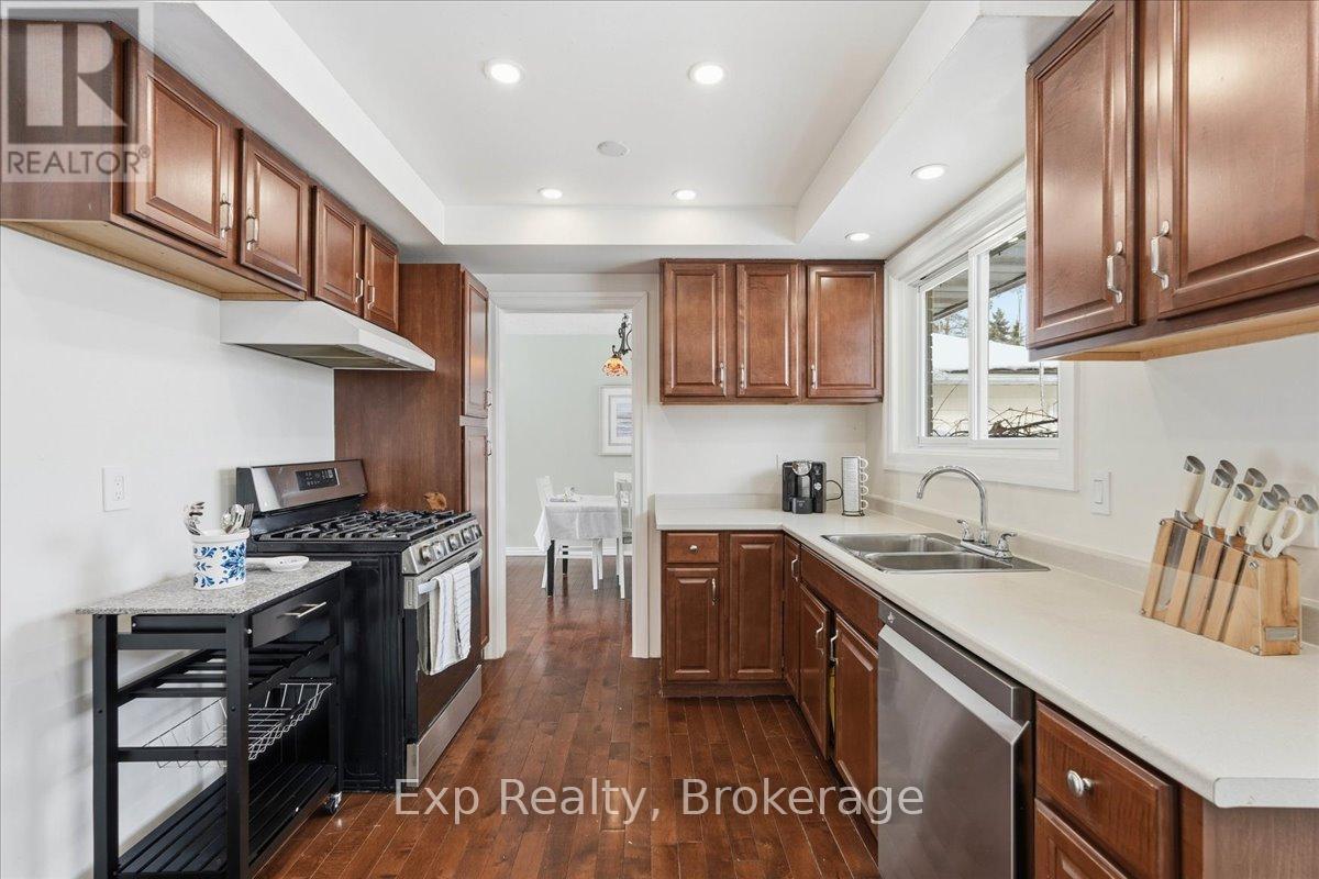 15 THORNCLIFFE DRIVE - 12