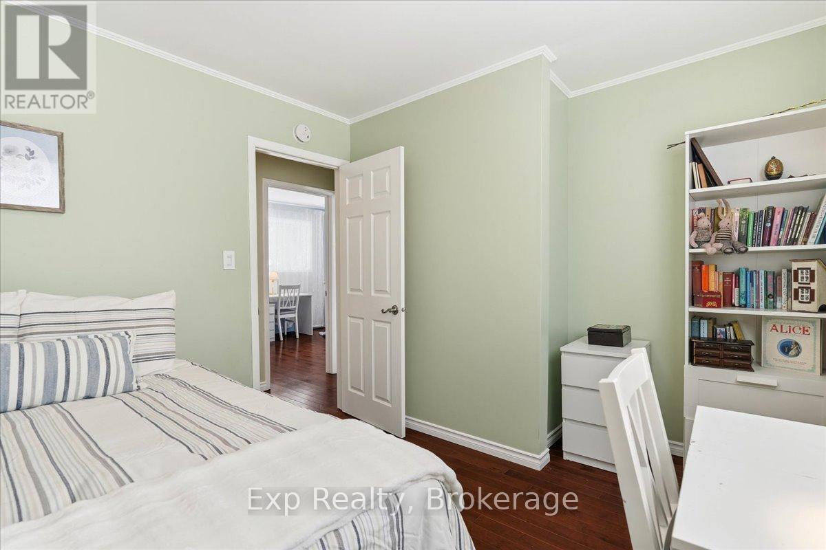15 THORNCLIFFE DRIVE - 21