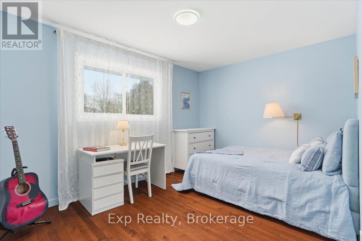 15 THORNCLIFFE DRIVE - 25