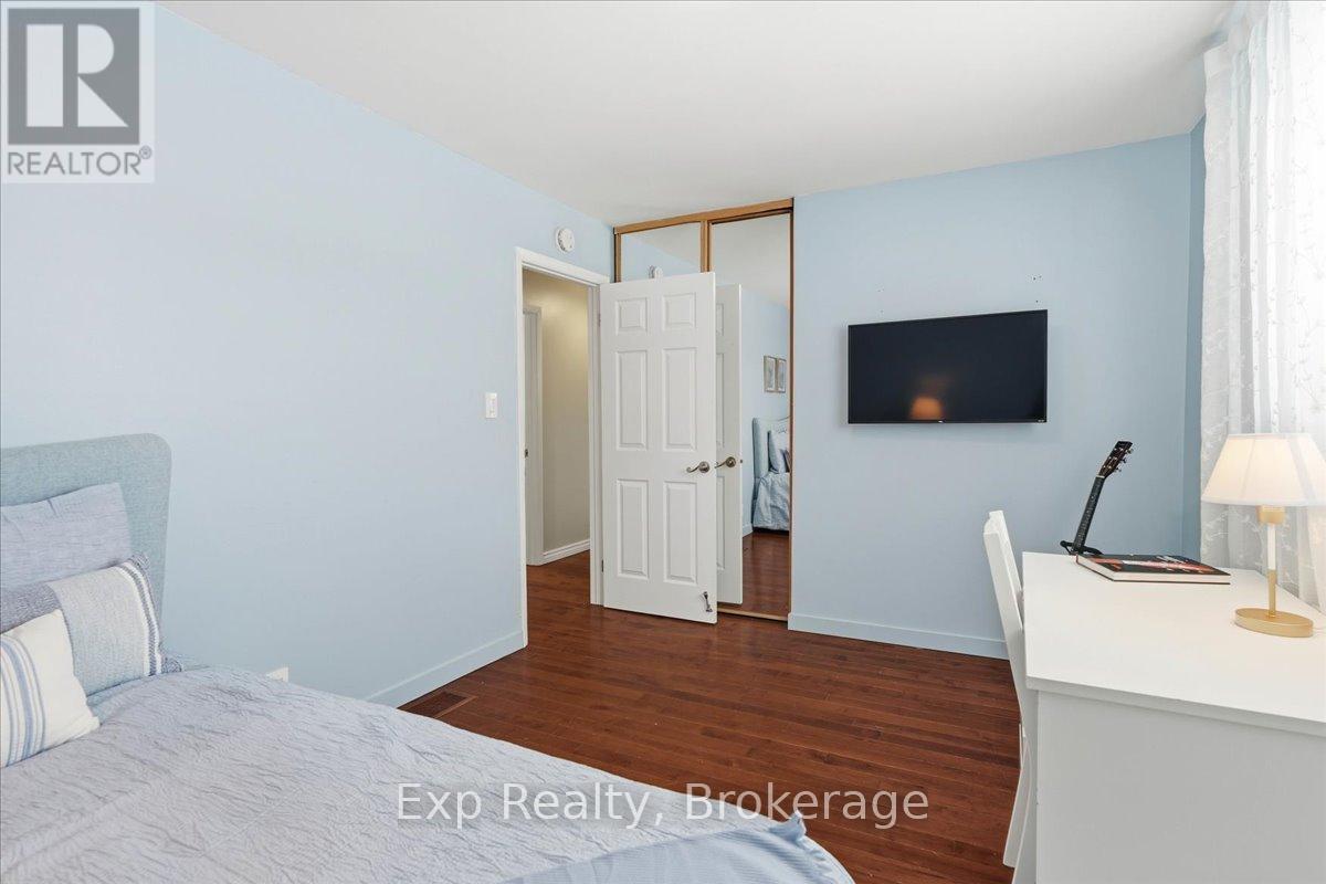 15 THORNCLIFFE DRIVE - 26