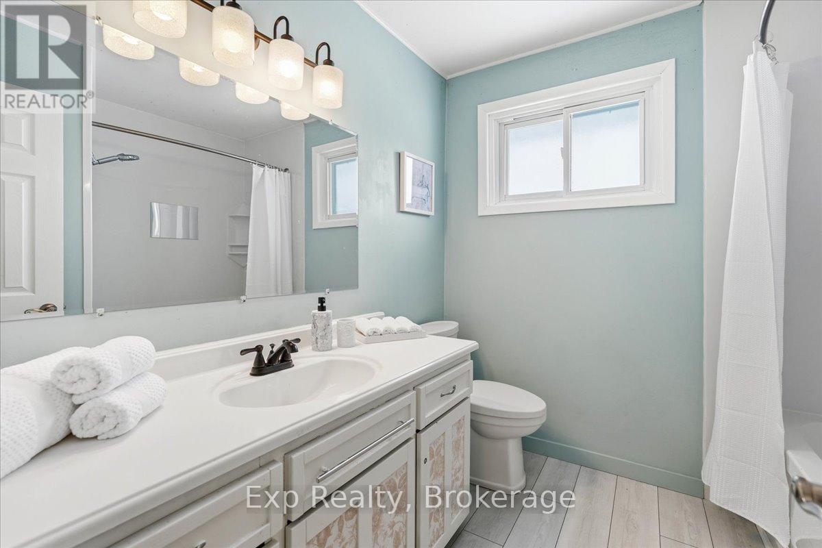 15 THORNCLIFFE DRIVE - 28