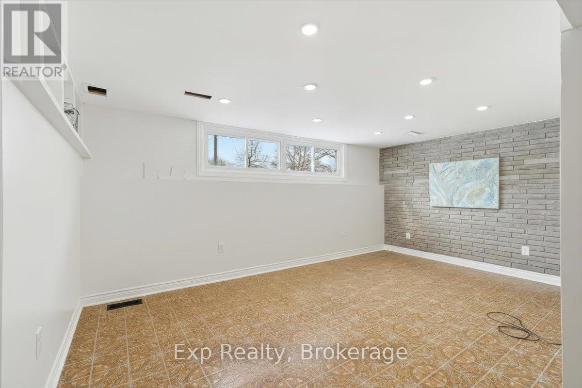 15 THORNCLIFFE DRIVE - 31