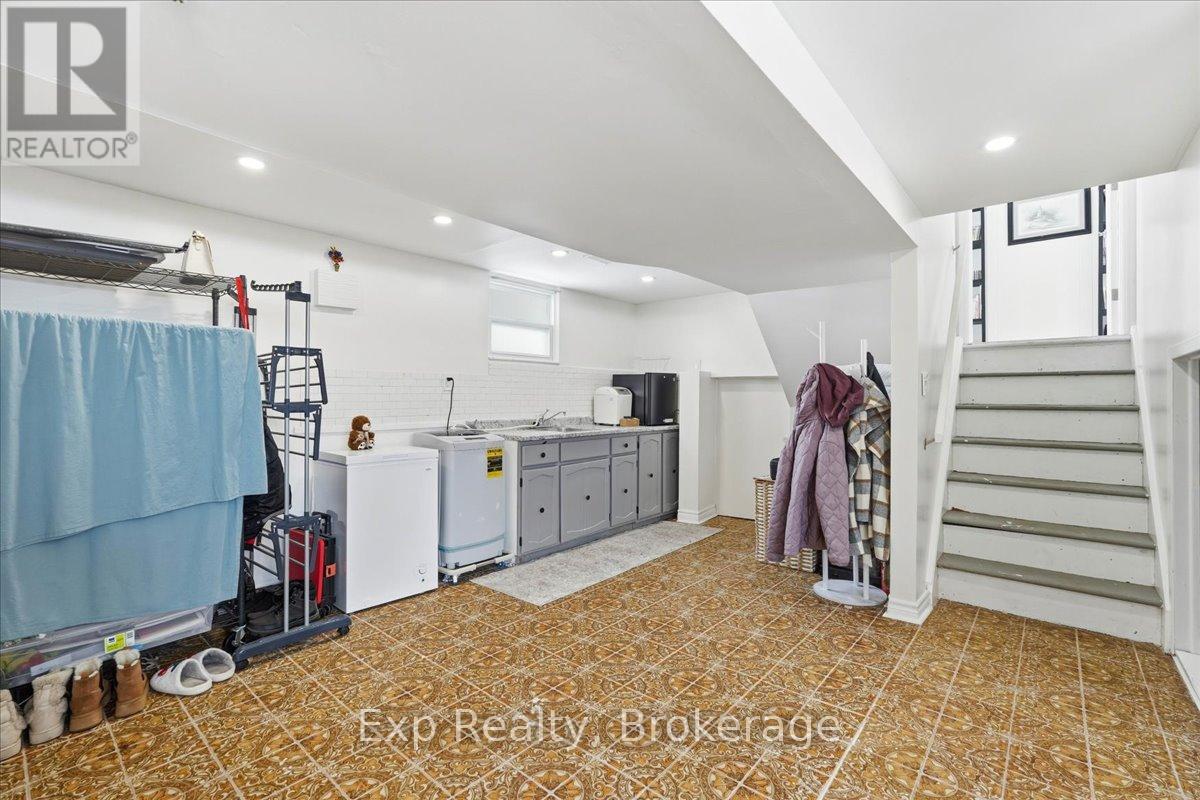 15 THORNCLIFFE DRIVE - 34