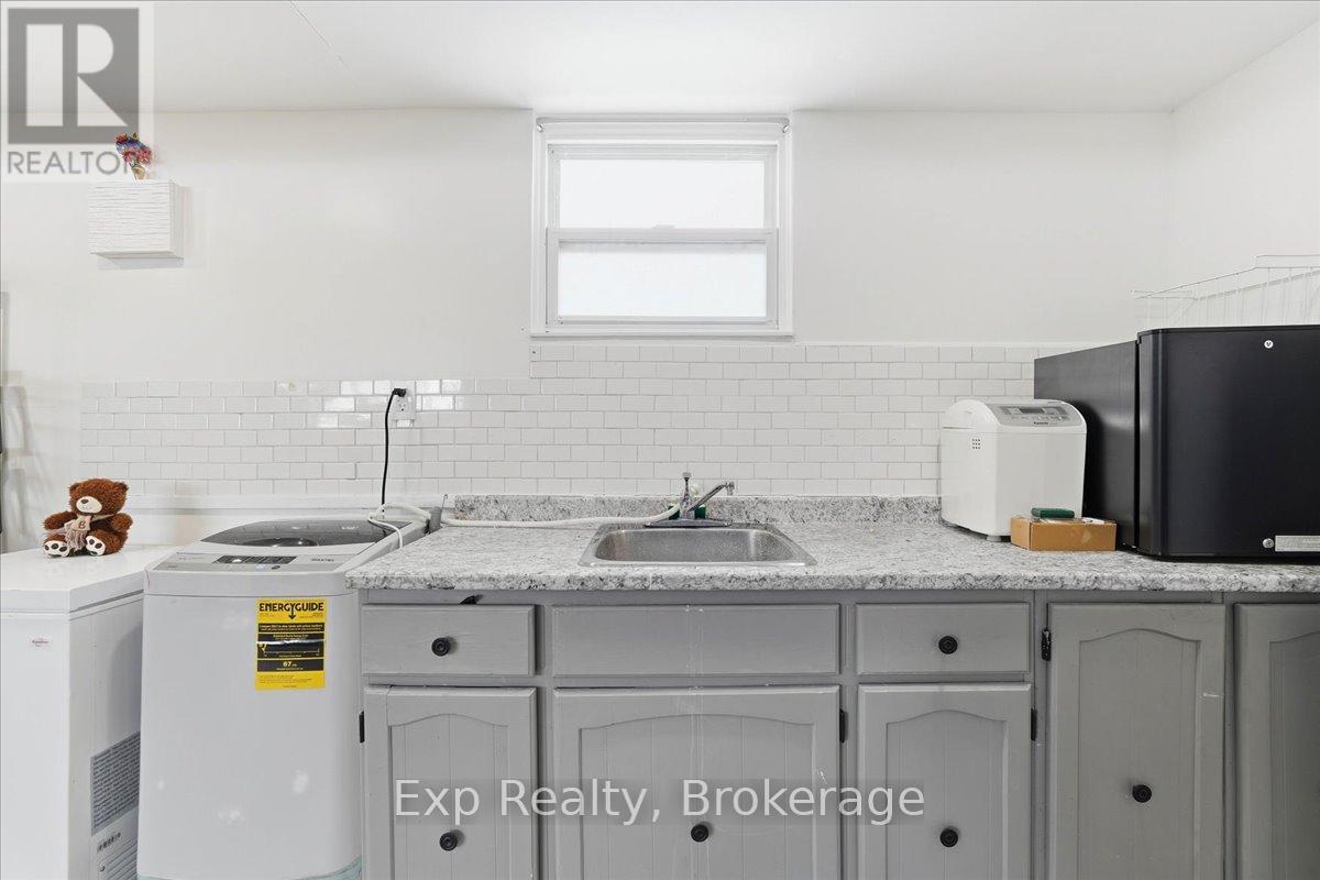 15 THORNCLIFFE DRIVE - 35