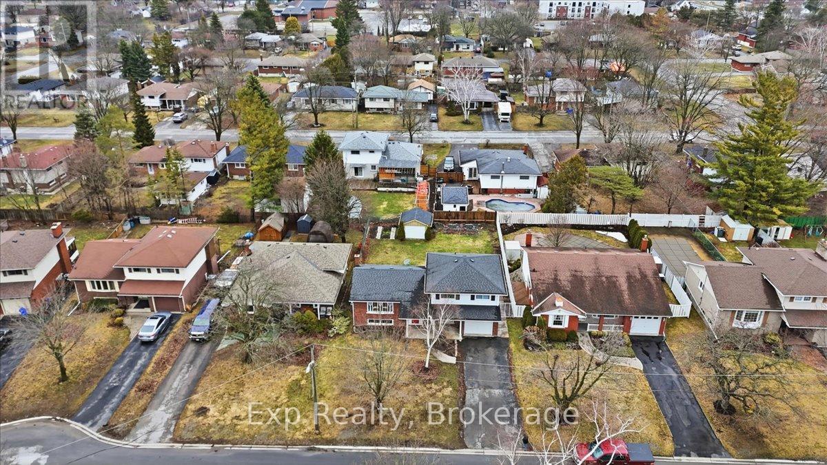 15 THORNCLIFFE DRIVE - 37