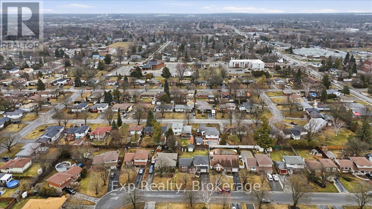 15 THORNCLIFFE DRIVE - 41