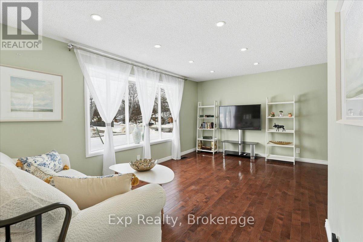 15 THORNCLIFFE DRIVE - 5