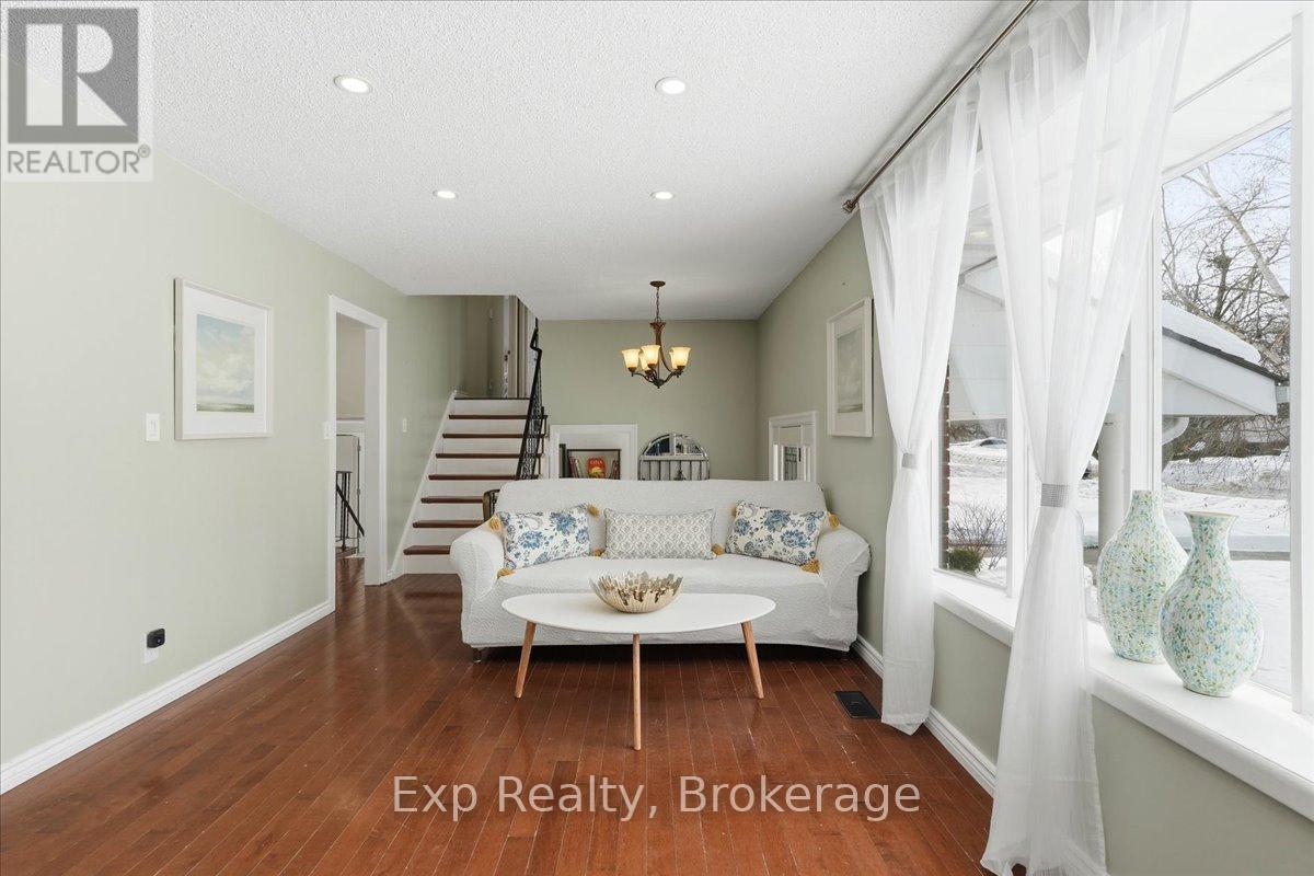 15 THORNCLIFFE DRIVE - 6